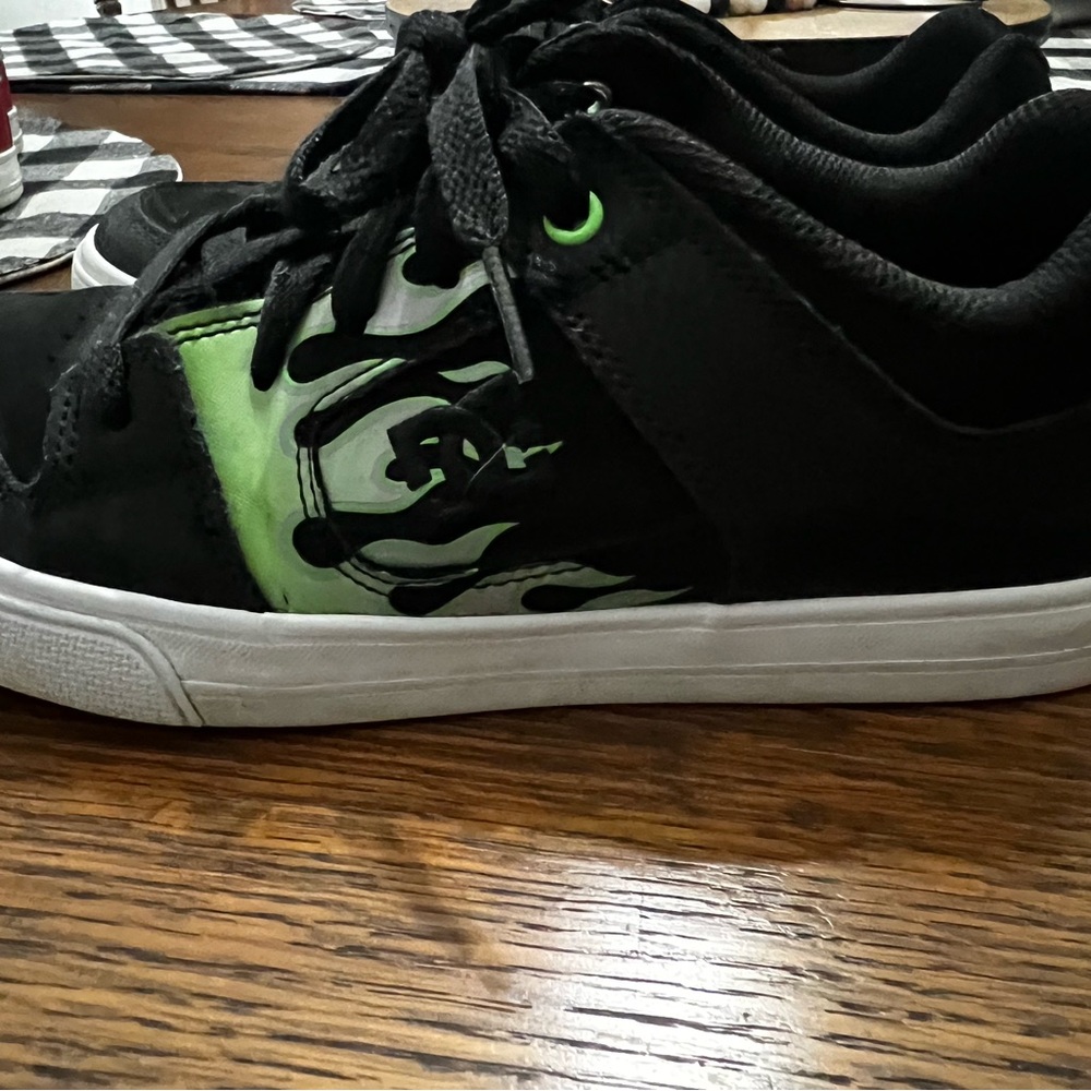 Boys DC black and green size 5.5 only worn a few times